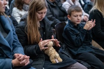 У Львові родинам загиблих воїнів вручили медалі «Захиснику України» – 02