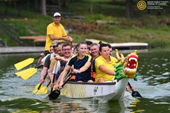 Для захисників з сім’ями провели сплав на байдарках на озері біля Львова – 07