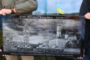 Іноземні волонтери у Львові передали 35 пікапів для ЗСУ – 01