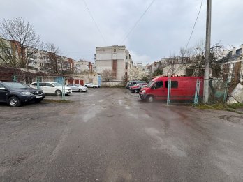 Землю під готелем у Львові хочуть перевести під житлову забудову – 02