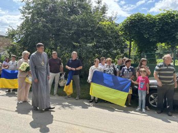 У громаді на Львівщині зустріли звільненого з полону земляка, який вважався зниклим безвісти – 04