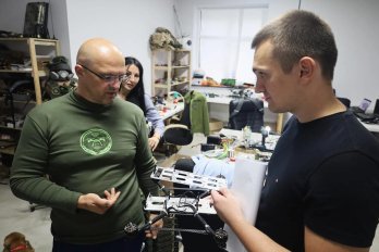 На Львівщині передали ЗСУ 58 FPV-дронів, виготовлених місцевими підприємцями – 03