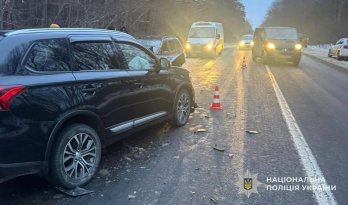 На Яворівщині через зіткнення Mitsubishi та Peugeot постраждали двоє водіїв – 02