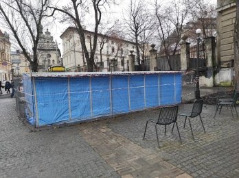 Урбаністи показали, як облаштовують фонтан на площі Галицькій в центрі Львова (фото) – 01