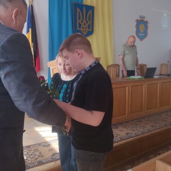 У Сокалі рідним загиблих захисників вручили державні нагороди – 01