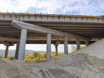 Біля Львова на трасі до польського кордону перебудовують аварійний міст – 02