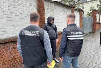 Правоохоронці затримали 20-річного організатора псевдообмінника у центрі Львова – 03