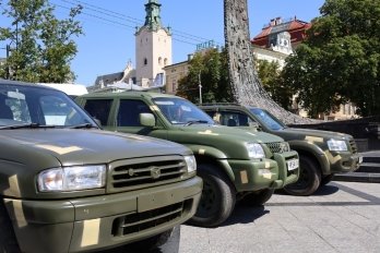 Львівщина передала на фронт ще 12 укомплектованих автомобілів – 02