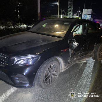 Через зіткнення Mercedes та BMW біля Львова травмувалися двоє людей – 03
