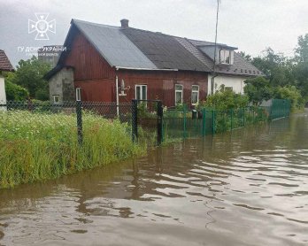 У Дрогобичі продовжують викачувати воду після негоди (фото) – 01