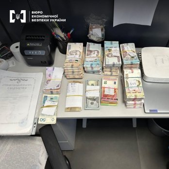 На Львівщині викрили мережу нелегальних обмінників: вилучено понад 12 млн грн – 01