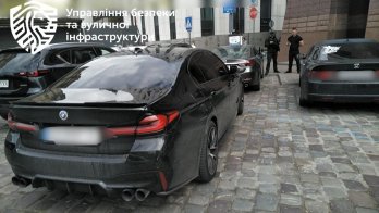 Інспектори назвали вулиці Львова, де найчастіше паркуються у два ряди – 04