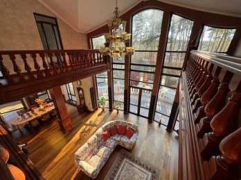 Власниця «Майоли» купила будівлю колишнього візового центру у Львові – 06