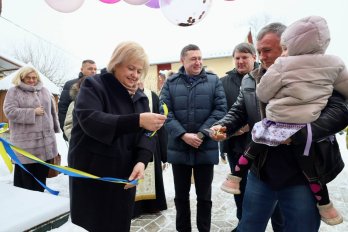 На Львівщині для двох прийомних родин з прифронтових територій придбали будинки за майже 13 млн грн – 04