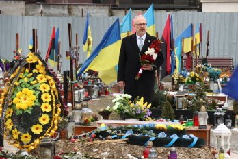 Зеленський разом з президентом Латвії вшанували пам’ять загиблих захисників на Личаківському цвинтарі – 04