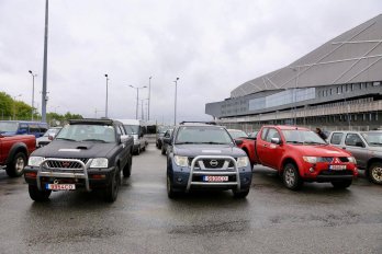 Литовські волонтери привезли на Львівщину понад 70 авто для українських захисників – 05