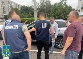 У Львові затримали на хабарі чиновника райвідділу юстиції – 01