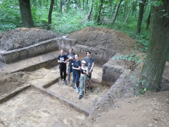 На Львівщині археологи виявили рідкісну зооморфну чашу – 02