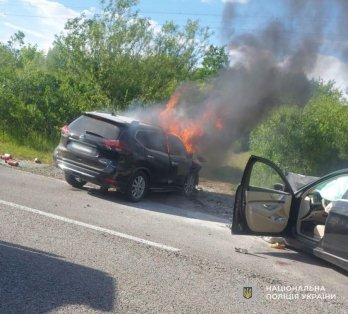 Неподалік Городка внаслідок ДТП вщент згорів Nissan Rogue: є постраждалі – 01
