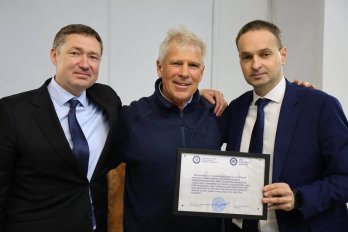 Британські волонтери передали львівській лікарні обладнання на понад 50 тисяч фунтів – 01