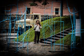 У центрі Львова відкрили мистецьку інсталяцію “Післяобрази” з 50 символічних стільців – 02