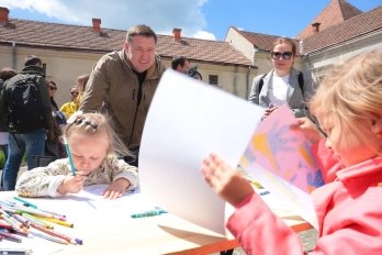 День сім'ї на Львівщині: на території Свірзького замку влаштували свято для дітей-сиріт – 04