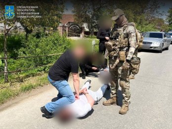 Обіцяли за 18,2 тисячі доларів допомогти втекти з армії і виїхати за кордон: у Львові затримали підозрюваних – 01