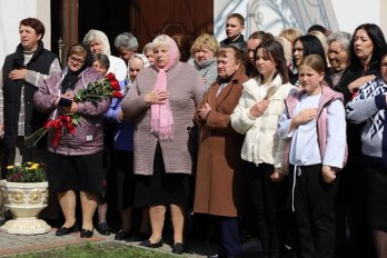 Родинам загиблих воїнів вручили нагороди на відкритті Алеї Героїв на Львівщині