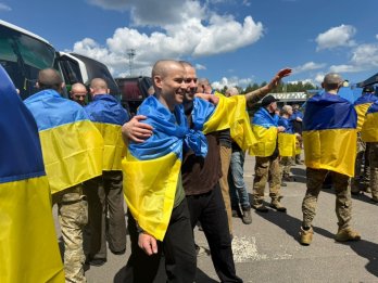 Черговий обмін військовополоненими: додому повернулися 185 українських захисників – 01