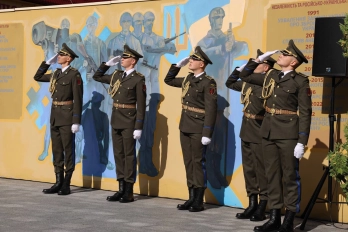 У Львові діти захисників підняли прапор на найбільший флагшток області – 04