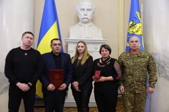 Родинам загиблих нацгвардійців зі Львівщини вручили ордени та медалі – 15