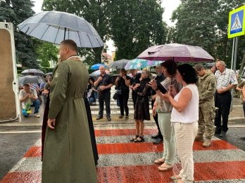 На Львівщині попрощались з батьком 8 дітей, який загинув на фронті – 02