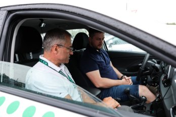 Четверо поранених ветеранів отримали у Львові водійські права: історії воїнів