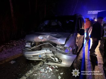 Через ДТП з вантажівкою на трасі Львів-Краковець постраждали 9 людей – 02