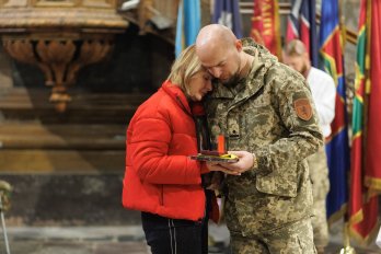 Родинам загиблих воїнів 24-ї бригади у Львові вручили ордени “Хрест Героя”