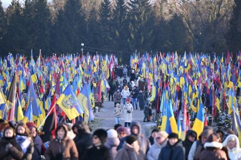 На Личаківському кладовищі заспівали скорботні колядки для вшанування загиблих героїв – 02