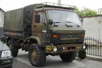 Захисникам з Дрогобиччини передали вже більше ніж 100 автівок – 01