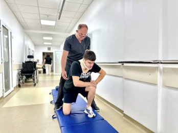 Львівські лікарі поставили на ноги паралізованого 18-річного студента – 03