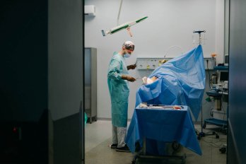 Французькі хірурги безкоштовно оперували цивільних та військових у Львові – 06