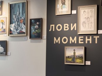 «Лови момент»: виставка пам’яті 14-річної художниці Юлії Триндей у галерії ZAG   – 01