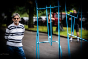 У центрі Львова відкрили мистецьку інсталяцію “Післяобрази” з 50 символічних стільців – 04