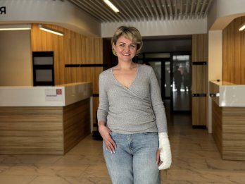 Зчесала пальці до кістки тросом: медики врятували руку львівській вчительці – 02