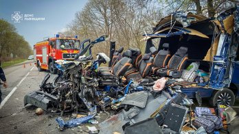 На Львівщині внаслідок зіткнення мікроавтобуса та вантажівки загинули двоє людей – 01