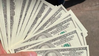 На Львівщині на узбіччі виявили авто з фальшивими 54 тис. доларів