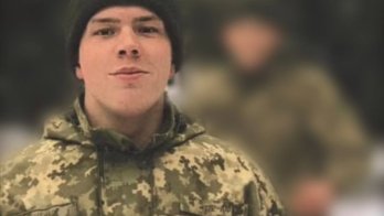 Загиблого в Харкові 21-річного курсанта з Дрогобича нагородили “Комбатантським хрестом”