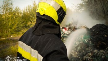 У Львові на території колишніх складів зайнялася пожежа