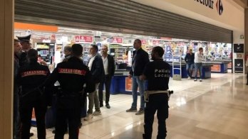 На футболіста Пабло Марі та ще п'ятьох людей у супермаркеті напав чоловік з ножем