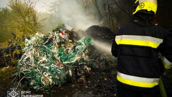 У Львові на території колишніх складів зайнялася пожежа