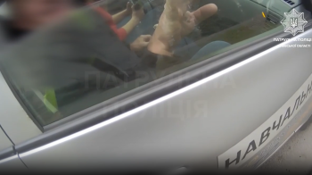 Інструктор з водіння порушив ПДР під час навчання майбутньої водійки у Львові