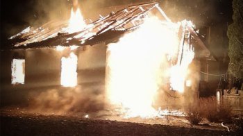 Вночі на Львівщині вщент згоріла господарська будівля